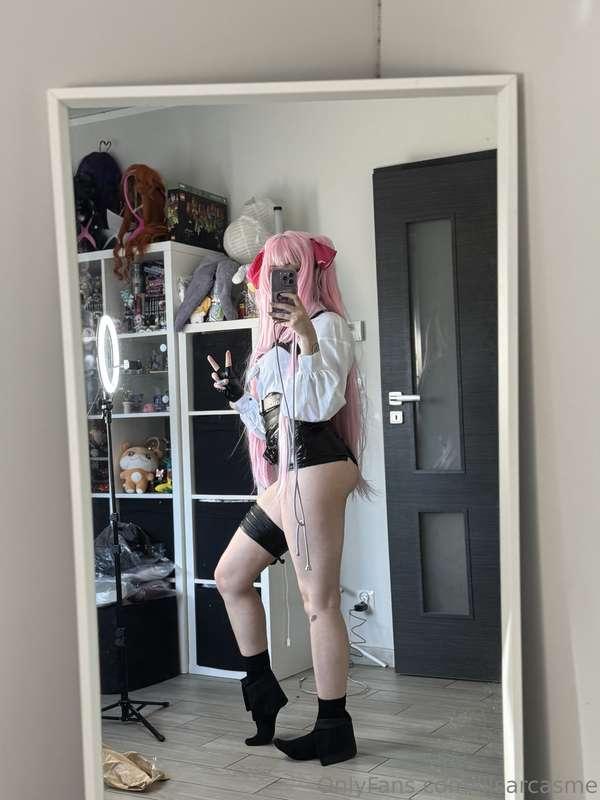 Guess the cosplay in the comments 💬