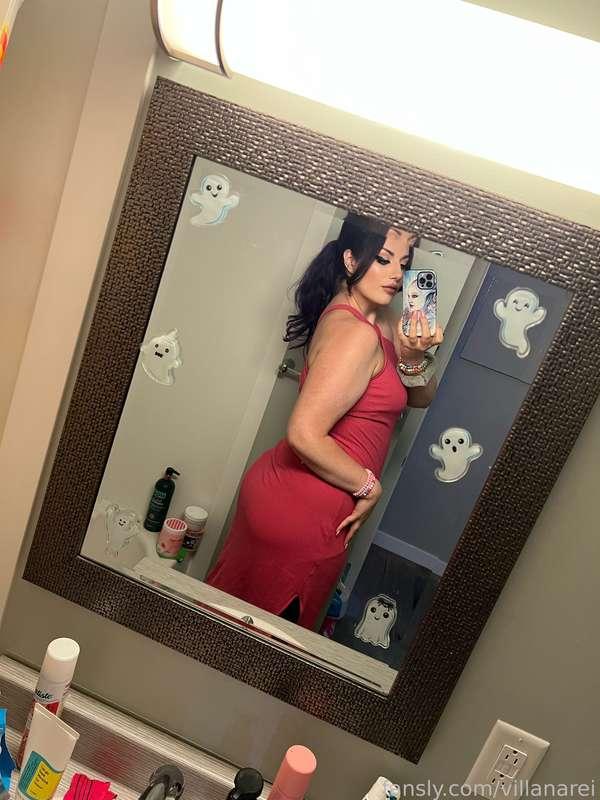Does my butt make this dress look big? 🤔

#fyp #purplehair #tall #tallgirl #dress #pinkdress #booty #thicc #muscles