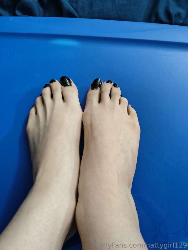 It has been requested so here it is. The feet set