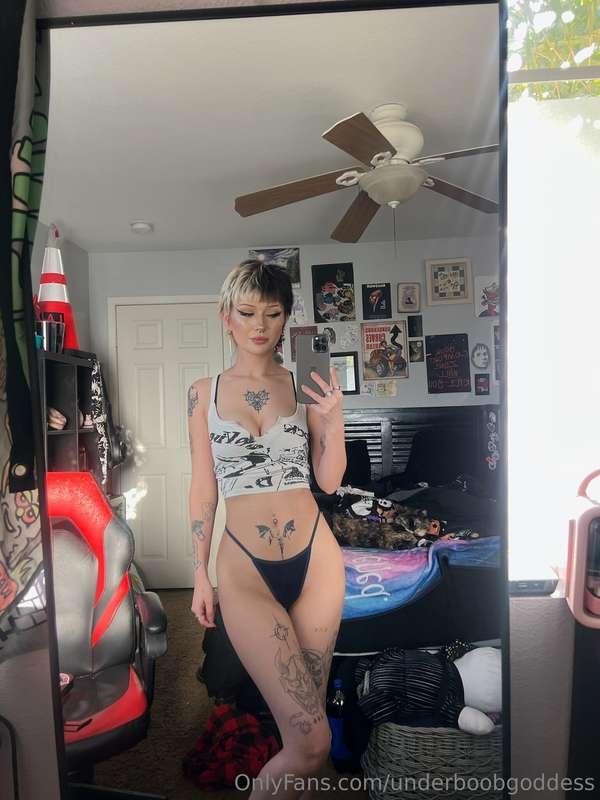 not a morning person. not a person, actually...but hi 🖤