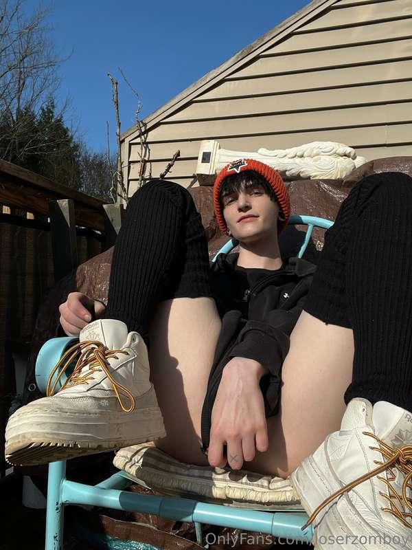 boyputhy outside again :333