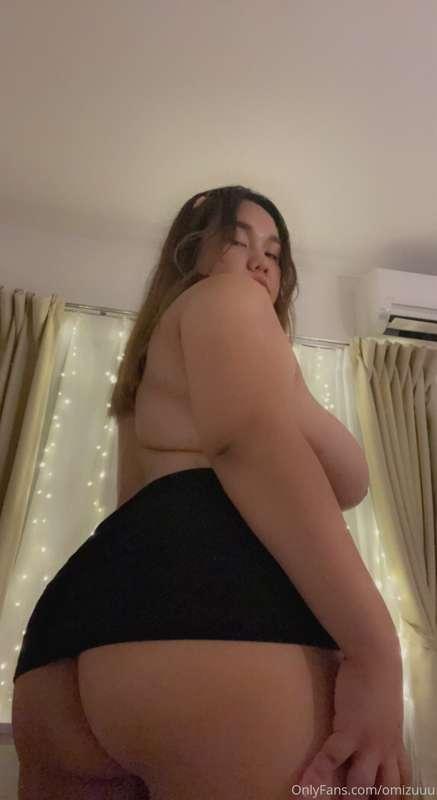 looking for a chair to sit on✨