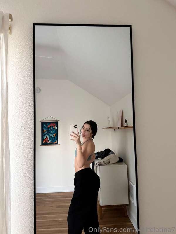 even in sweats you can tell it's juicy 🍑💦