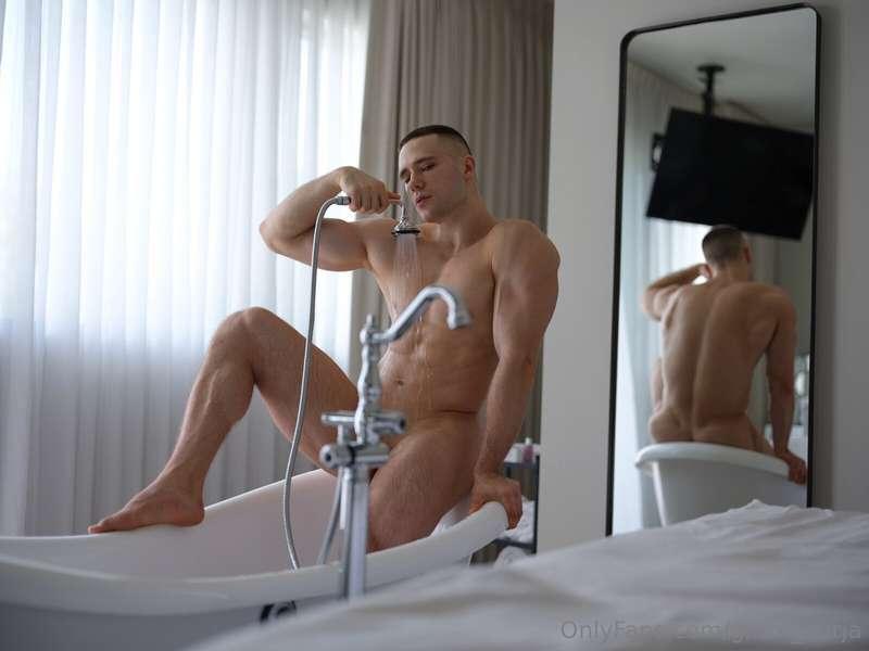 [ move so you can see it ]Naked content and sex collaboratio..