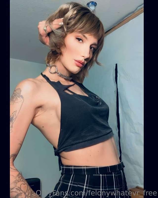 New necklace, New hair, New top, I feel good. 👏😎