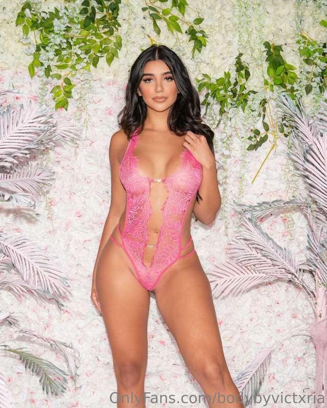Where’s my bday present? #birthdaygirl 🎂🎈🎉🎁