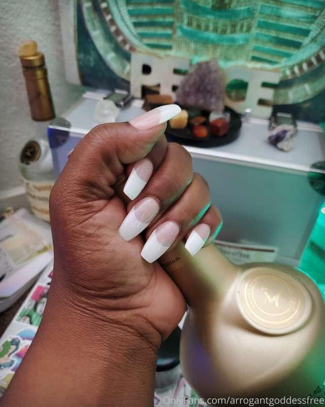 Dick grabbers ... Hands or no hands?