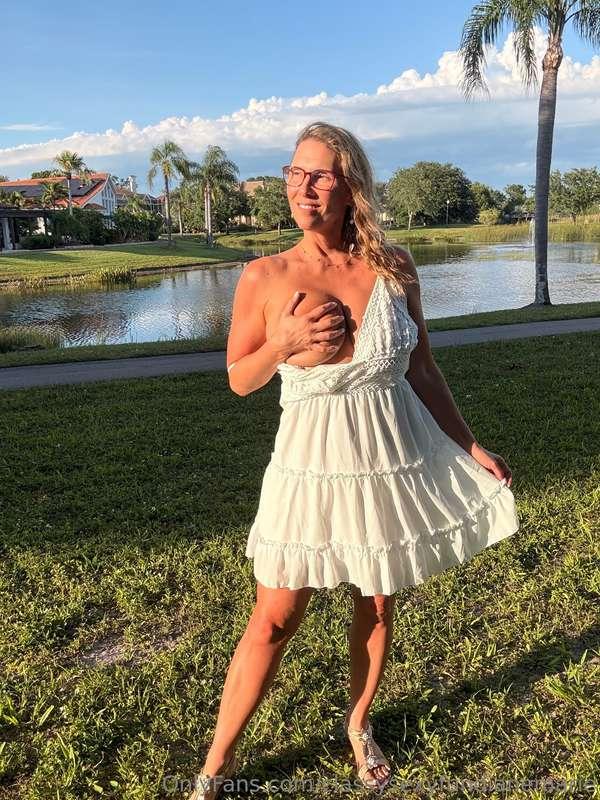 Hand Bra Wednesday ❤️I love the feel of sunshine on my skin...