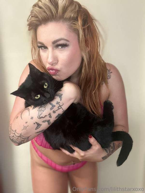 Just a couple of cuties, making your feed a little better 