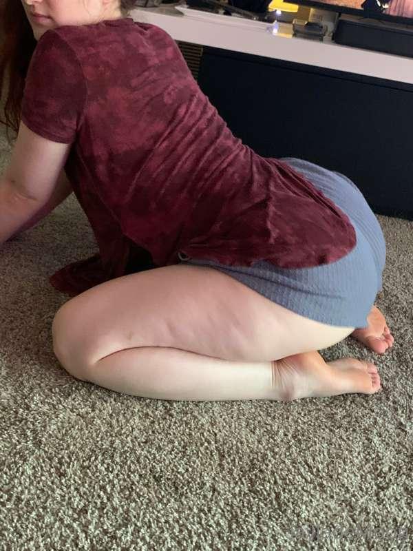 Thick little redhead 🍑
