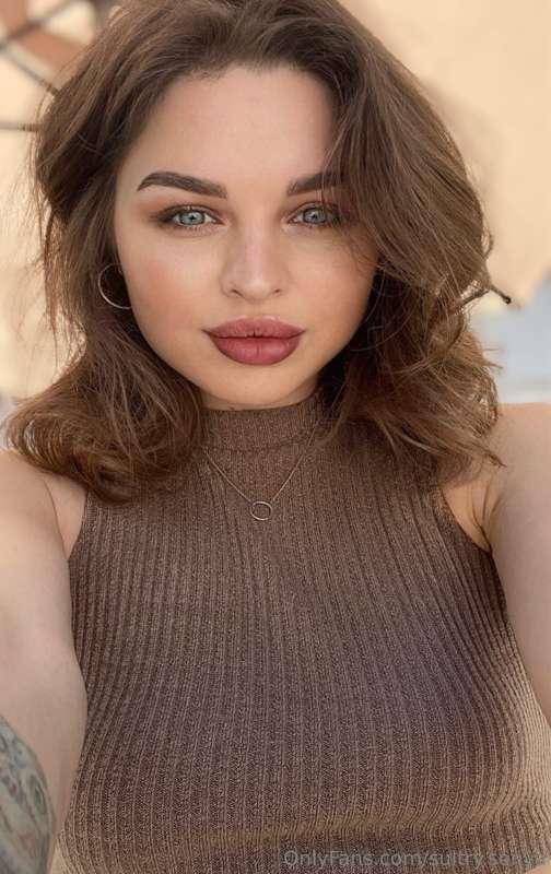 Tell me you're fascinated by my eyes, I'd love it if you whi..