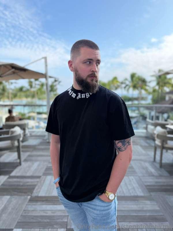 Cum to Hawaii it’s a good time 😅