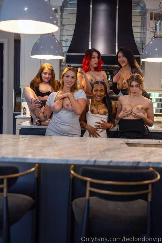 BBBGGGGGG 9 PERSON OPEN HOUSE ORGY!! 🏠🥵 HORNY HOME BUYERS BE..
