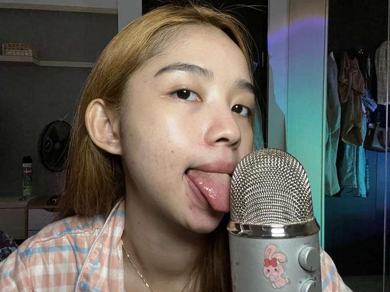 Super slow mic licking video is uploaded!