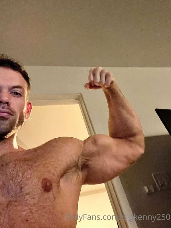 Happy Valentine’s Day from the KING 🤴🏻💪🏼