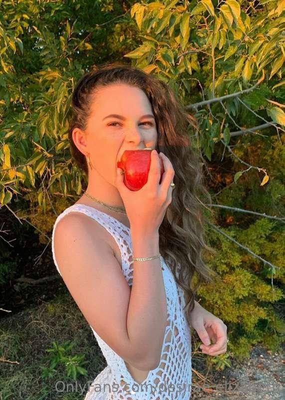 what’s your favvv fruit?🍎🍌🍇🍓🍑