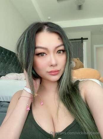 Double tap if I can be your lucky charm🍀🌈✨