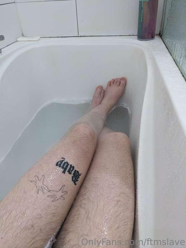 Waiting for my bath to fill 🫧 who's lining up to wash my bac..