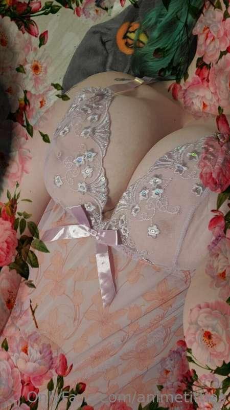 I actually don't mind how my boobs look in these photos