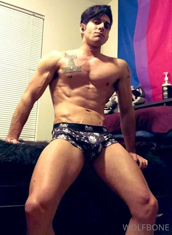 Amazing upper body day! Now time to feed this hungry wolf! Y..