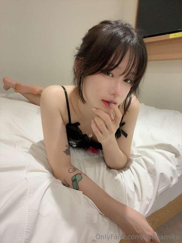 bed feels extra cozy today 🤍