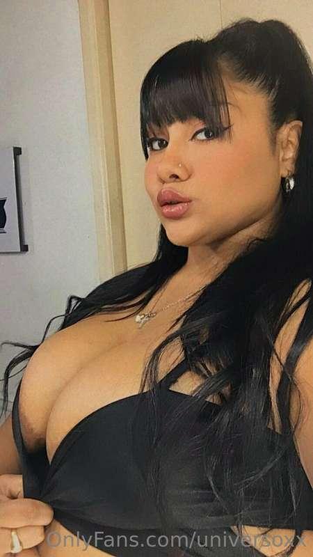 Do you want to play with those tits? tell me😋