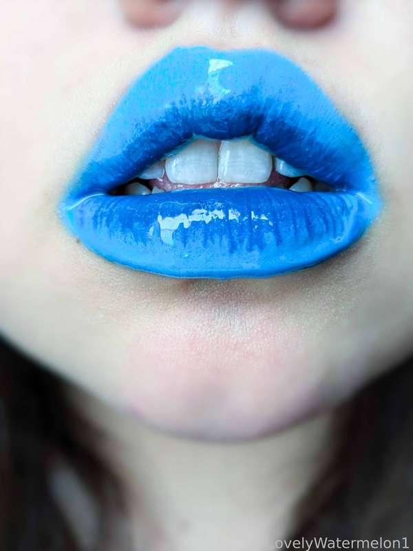 Pure frosted perfection! 💙✨ This glossy ombre blue just sparkles like fresh snow under moonlight, shimmering like an Arctic glacier. But don't be fooled- it's a whole storm of temptation hehe. ❄️🩵 One look and you'll be wishing for a kiss that's colder than winter burns like fire! 🔥 

#FYP #LipstickFetish #Lipstick #Lips #LipGloss #MouthFetish #Mouth #Oral #Tongue #Tease #UpClose #Kisses #LovelyWatermelon1 #MoodyWatermelon1 #Makeup #MakeupFetish #Kisses #Girlfriend #Gentle #Soft #Girl #KissMarks #Christmas #Holidays #AdventCalendar #MerryKissmas