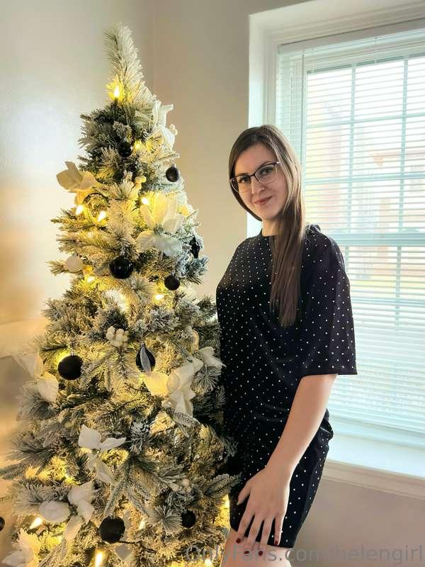 Another photo of me at the Christmas tree🎄