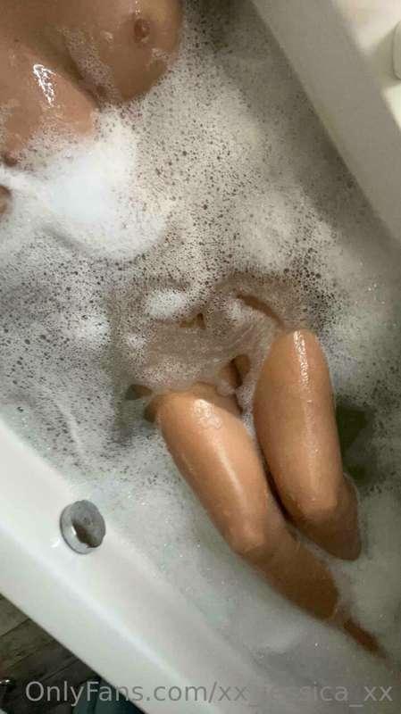 Bath time 😋😘have you ever done it in the bathroom? 🤭
