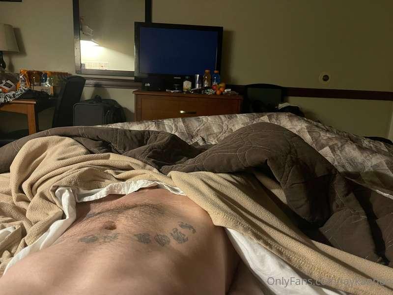 Time for bed lovelies, who wants to cum and cuddle with me?!..
