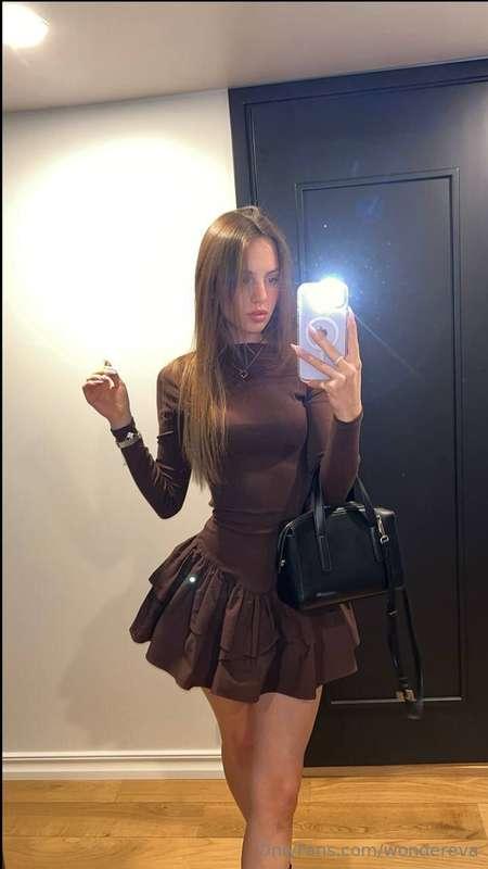 Feeling like a lady today✨ How do you like my dress? 