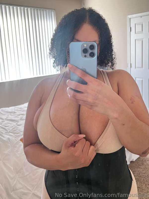 Check your dms if you love big tits 💞