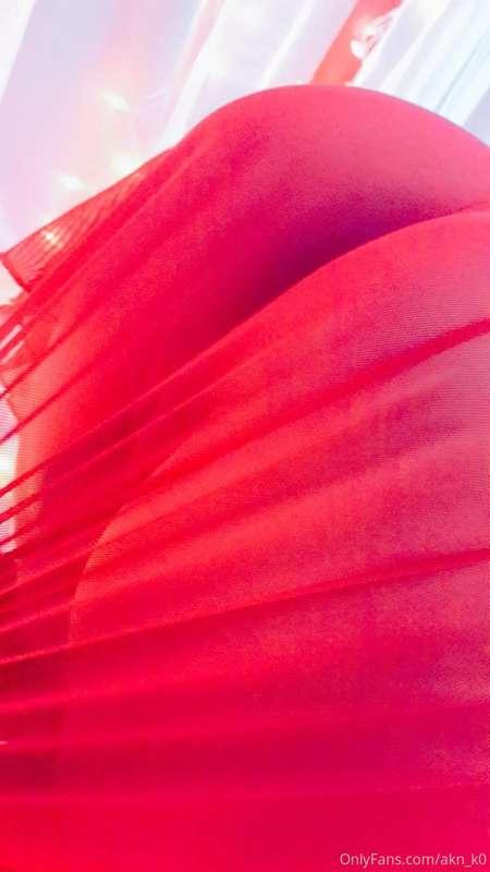 Mi bootie con mi vestido rojo (transparente) favorito 🤭