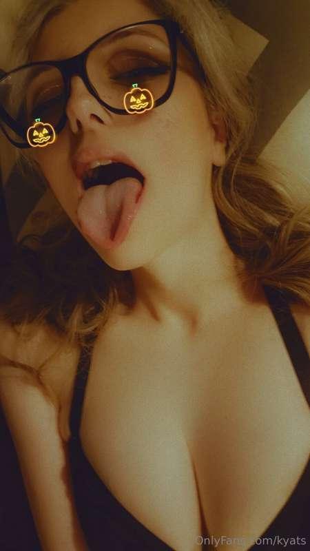 Give me candy 👅🍬
