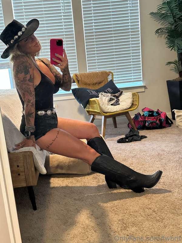 Who likes a cowgirl?🤠