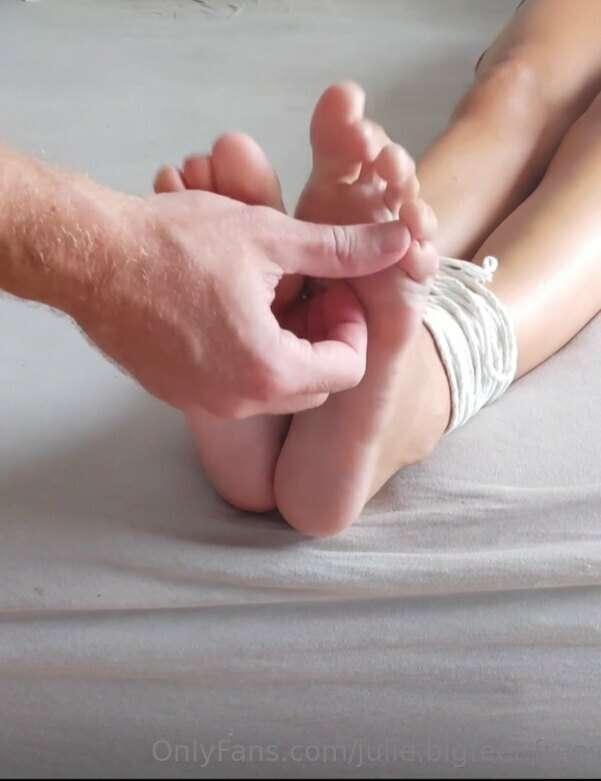 5-min tied up tickling 🔥 My feet are very ticklish but I'm t..