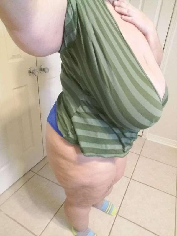 Titty Tuesday Part 1 luvs😙😚