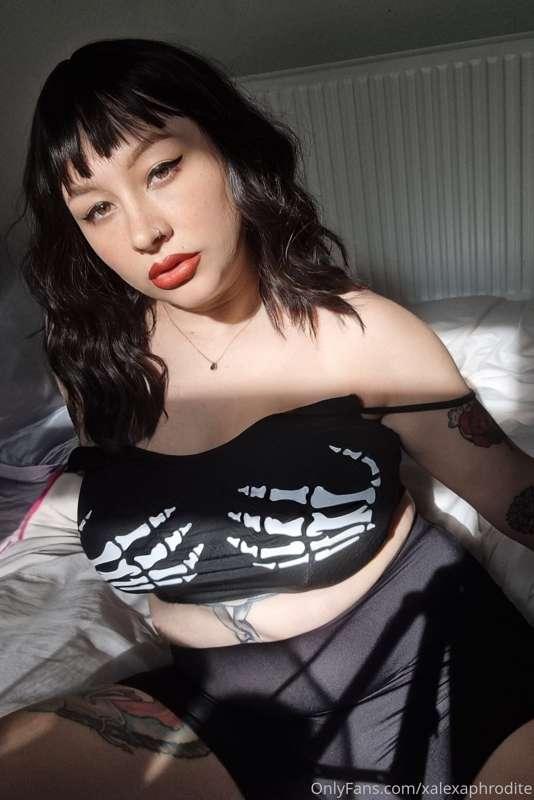 Mind throwing me a bone? 🦴🍆