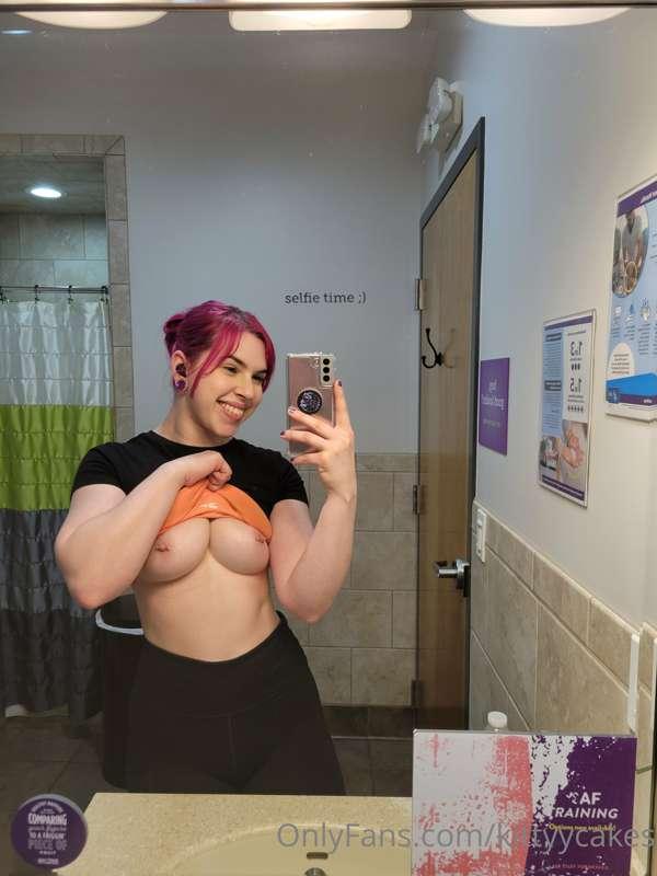 happy titty thursday 😙