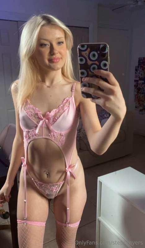 pink lingerie to covor my pink pussy ☺️🩷