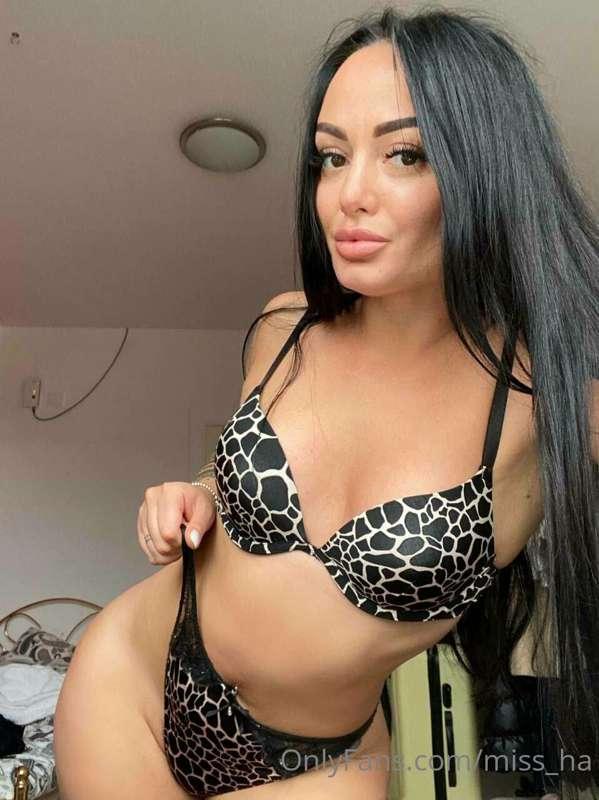 Cute girl @irisha123 is in very playfull mood now😏

Hit her ..