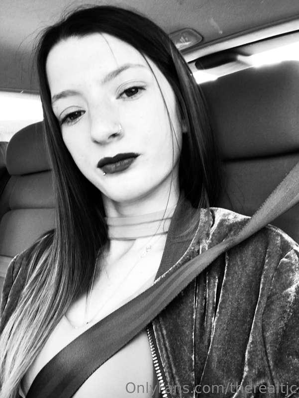 Happy Thursday honey xx
Do we like the lipstick 💄