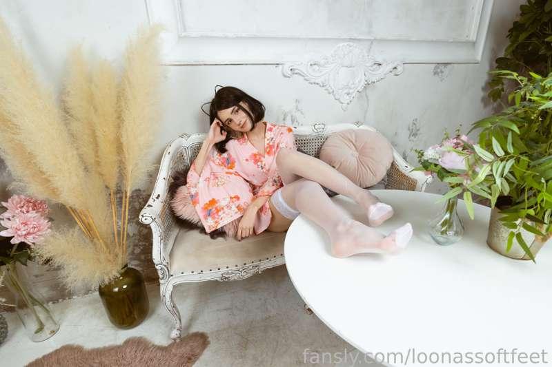 loonassoftfeet image #1