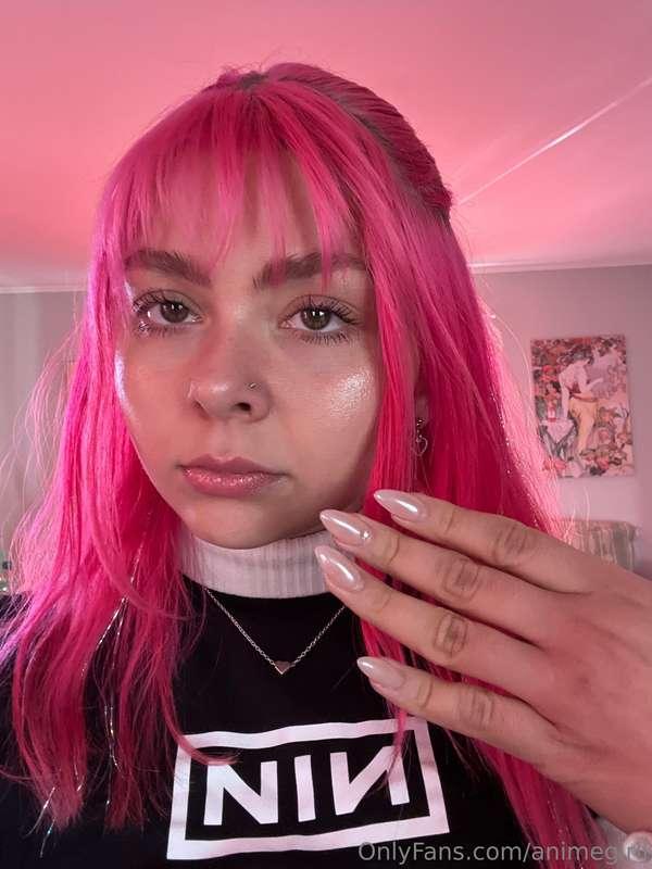 hey I have pink hair now! anywho like this post if you’d lik..