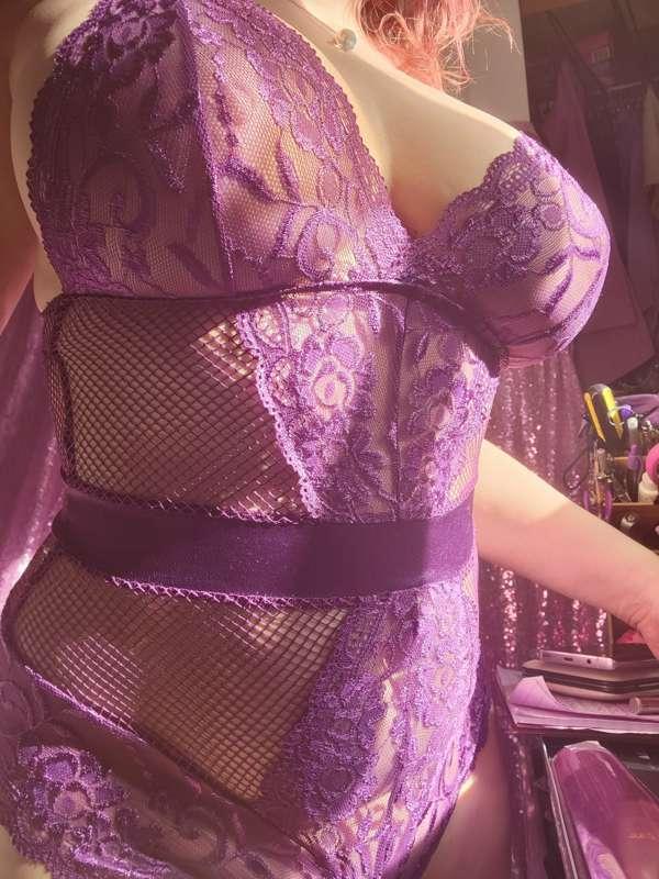 Meow, a shot from this summer. Check out my curves!