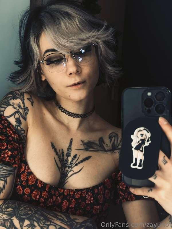 I have glasses now.. do you think they are looking good on m..