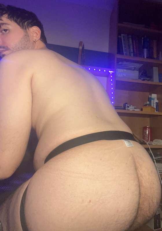 Moobs, stretch marks, cellulite and curves 🍑🐷🐽