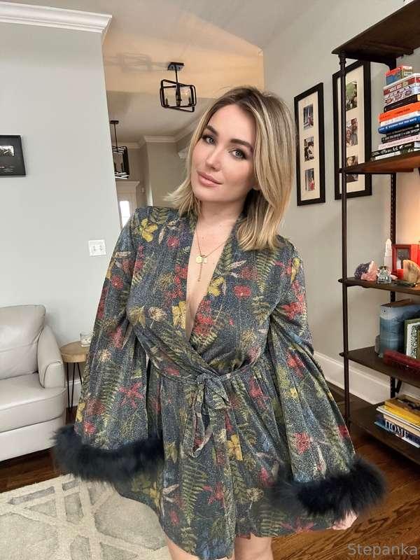 You like my new robe babe 🥰? Should i wear it for you?