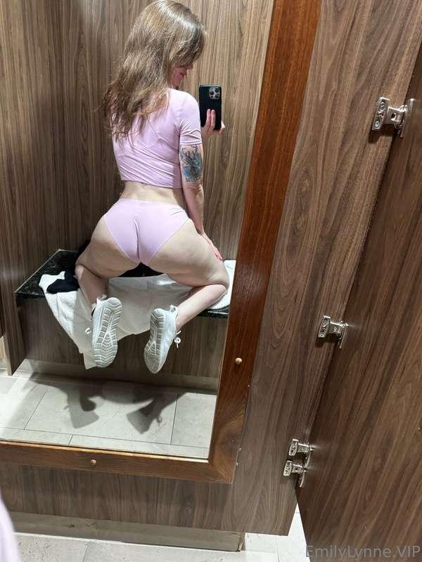 cutie~ with a big juicy booty.. what more could you ask for?..