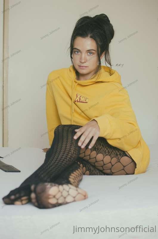 "Slut"

Photographe / @jimmyjohnsonofficial 

With / @lauren..